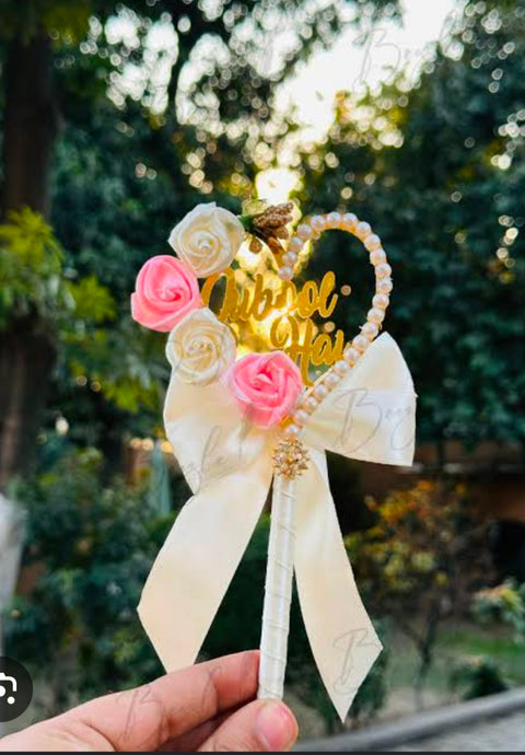 Luxury Feather Wedding Pen – Customized Arabic Calligraphy & Floral Decor